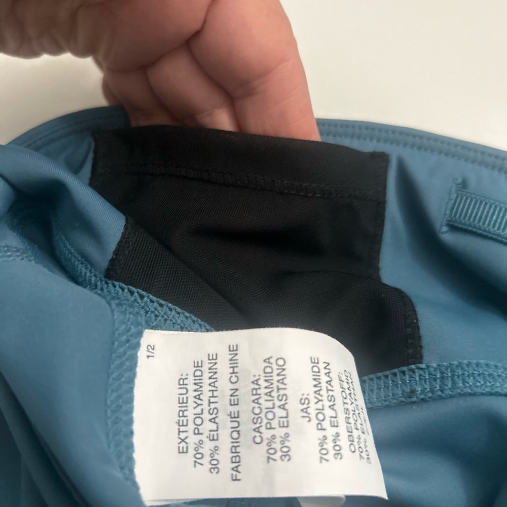 Vuori High-Waist Leggings in Teal Blue - Picture 10 of 11